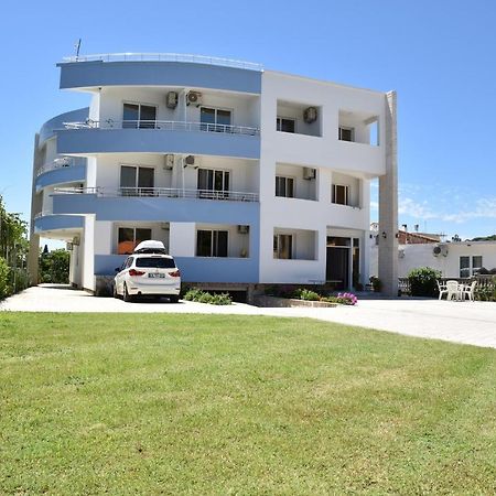 Apartments Fati & Flori Ulcinj Bagian luar foto