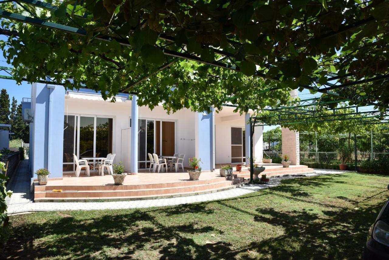 Apartments Fati & Flori Ulcinj Bagian luar foto