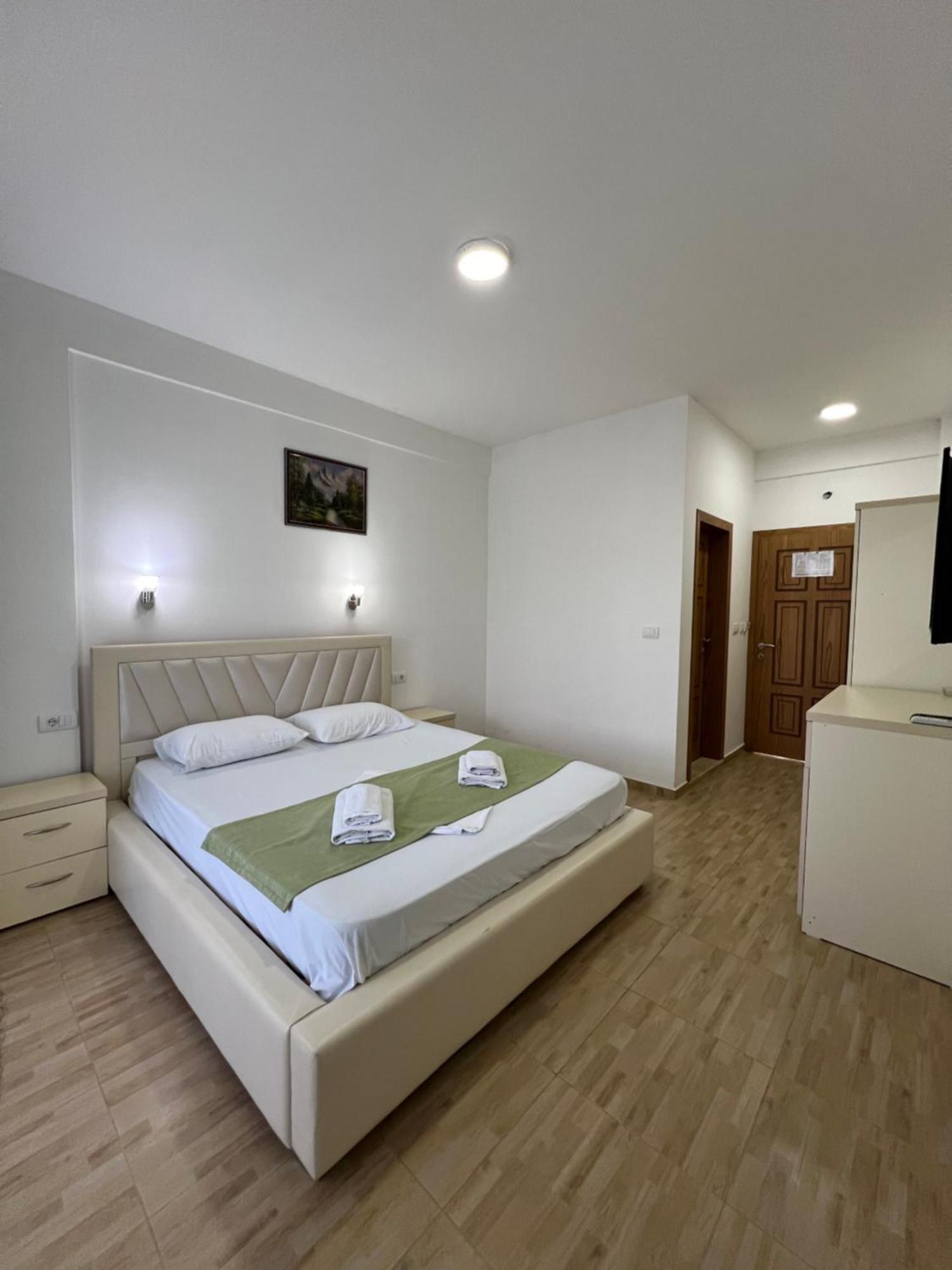 Apartments Fati & Flori Ulcinj Bagian luar foto